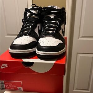 Nike Men's Black and White Dunk Sneakers